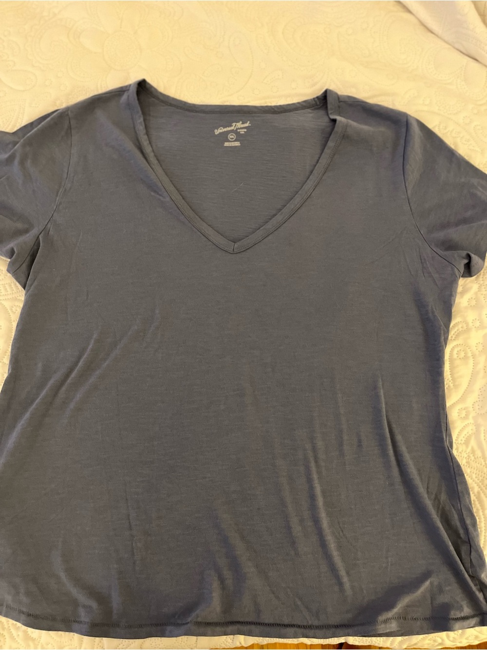 Universal Thread Women's Short-Sleeve V-Neck Tee - Slate Blue
